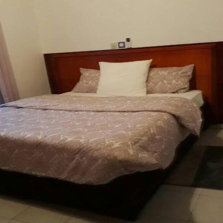 Le Buffle Noir Appart D'Hotes Дуала Экстерьер фото